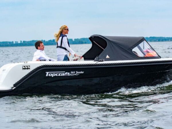 Topcraft 565 Tender, boot varend op water met mensen
