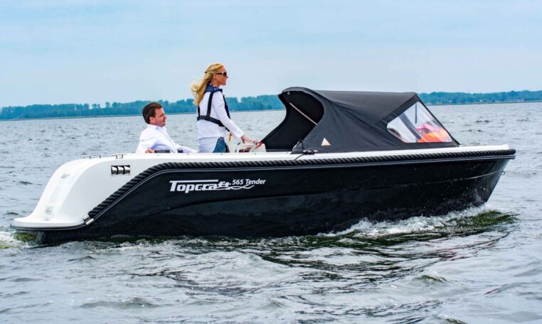 Topcraft 565 Tender, boot varend op water met mensen