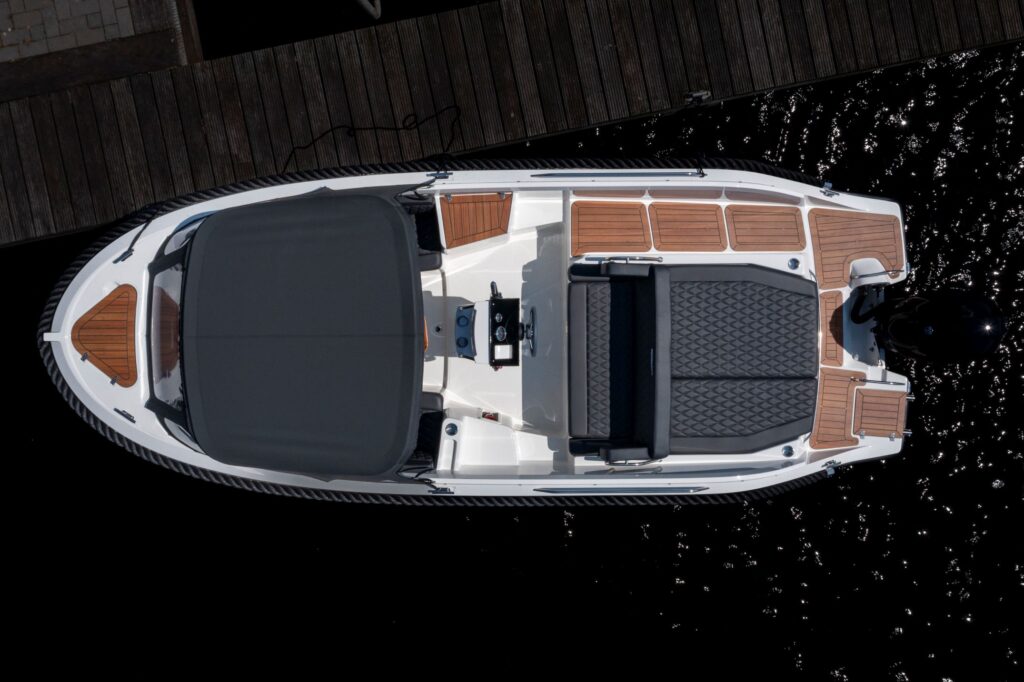 Topcraft 627 Tender, boot van bovenaf gefotografeerd