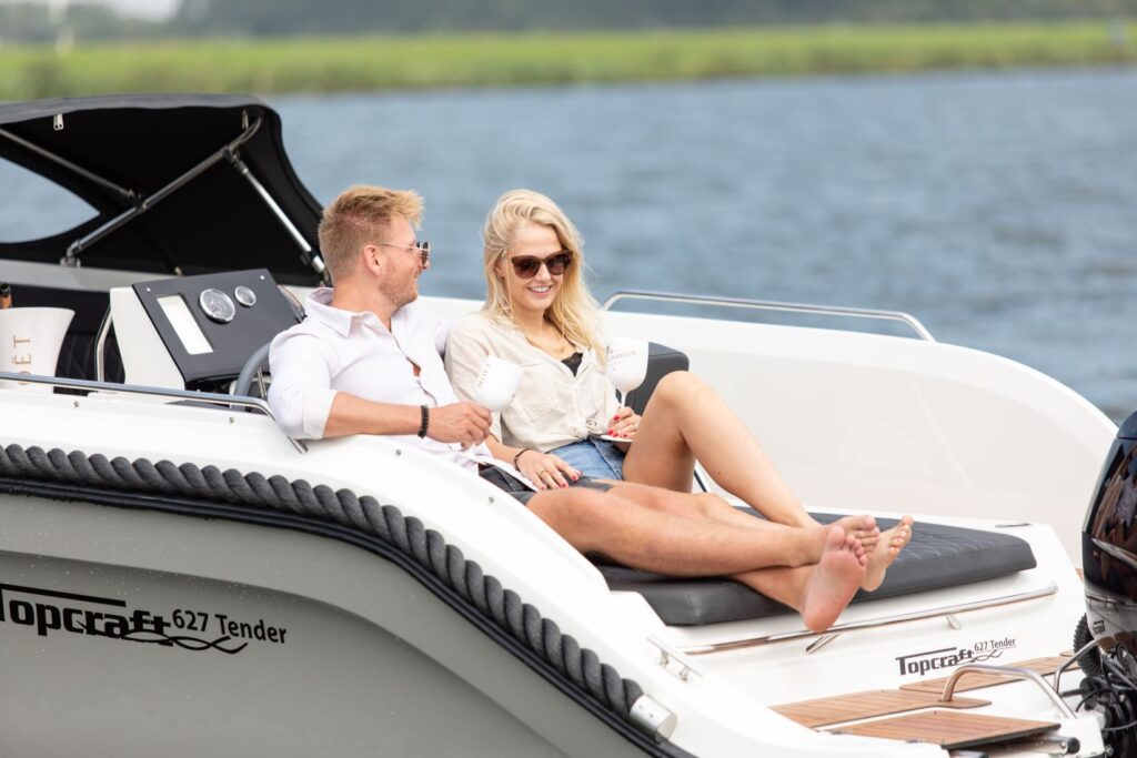 Topcraft 627 Tender, koppel ontspant op boot
