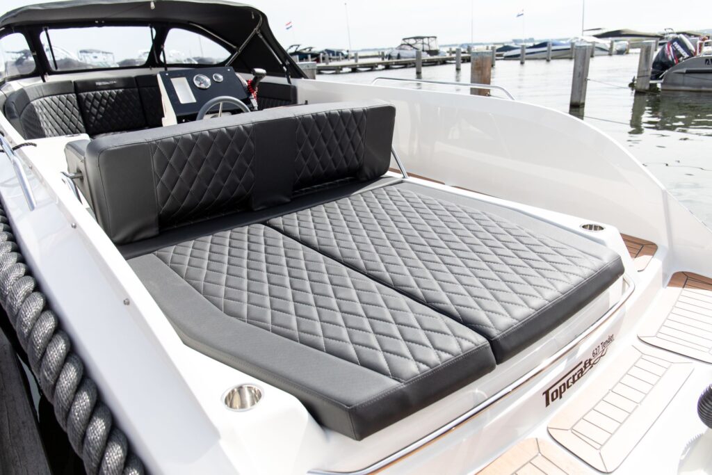 Topcraft 627 Tender, ligbed met stuurstand aan boord