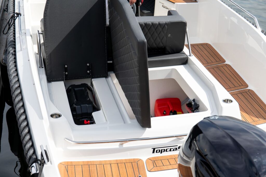 Topcraft 627 Tender, opbergruimte onder bootbank open