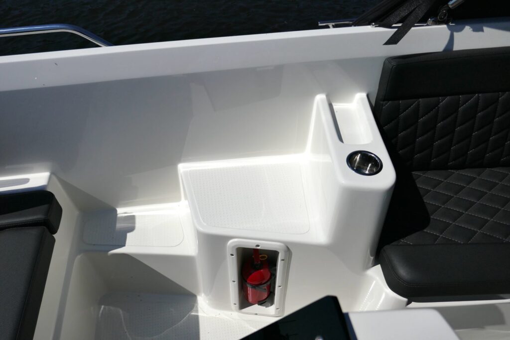 Topcraft 627 Tender, opbergvak met brandblusser zitbank