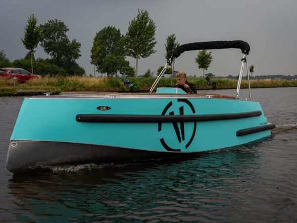 Van Vossen Plugin-E-Sport 650, turquoise boot vaart op water