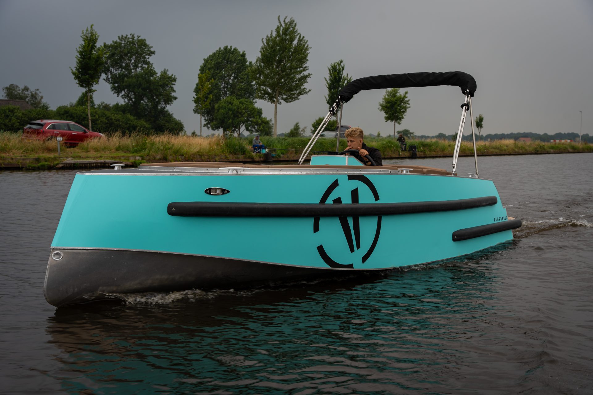 Van Vossen Plugin-E-Sport 650, turquoise boot vaart op water