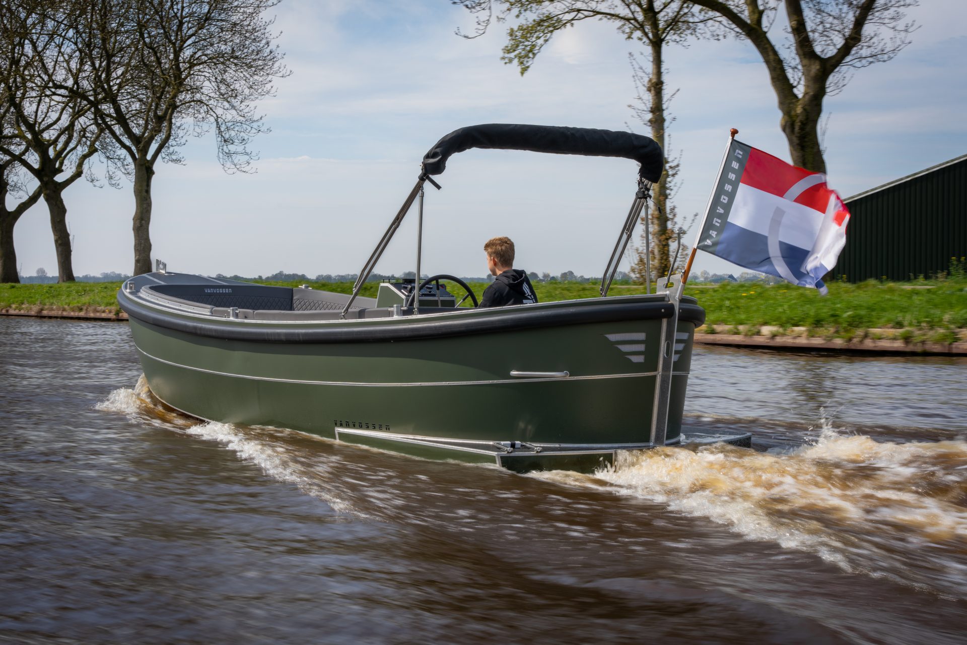 Van Vossen Sloep 700, boot varend op vaart