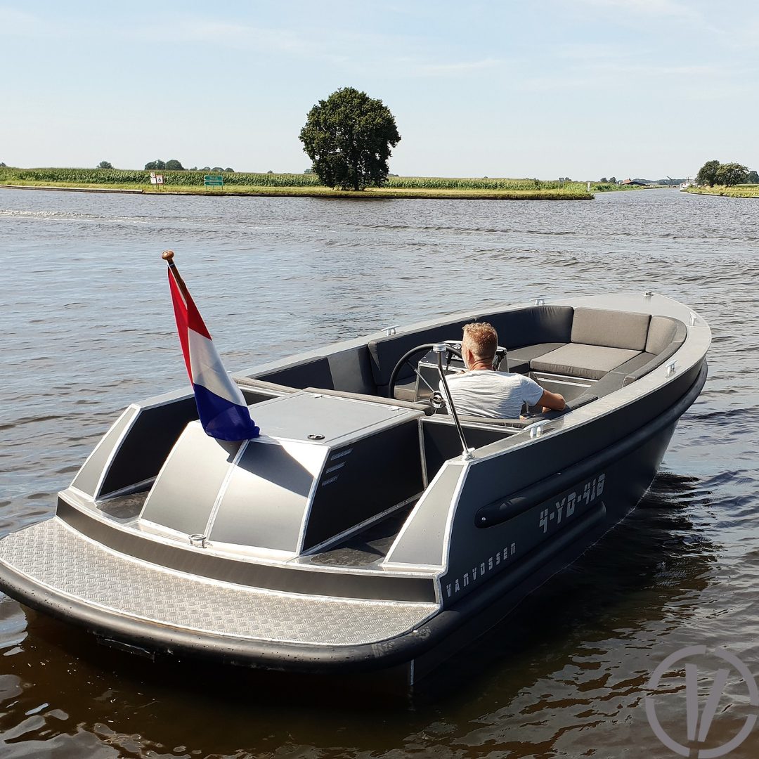 Van Vossen Tender 700, boot vaart op rivier