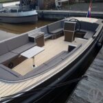 Van Vossen Tender 888 CT, boot afgemeerd aan steiger