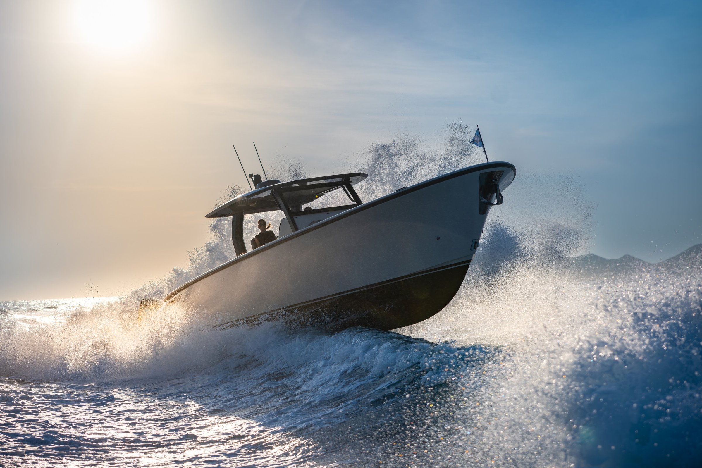 Wajer 38 S, boot varend door golven