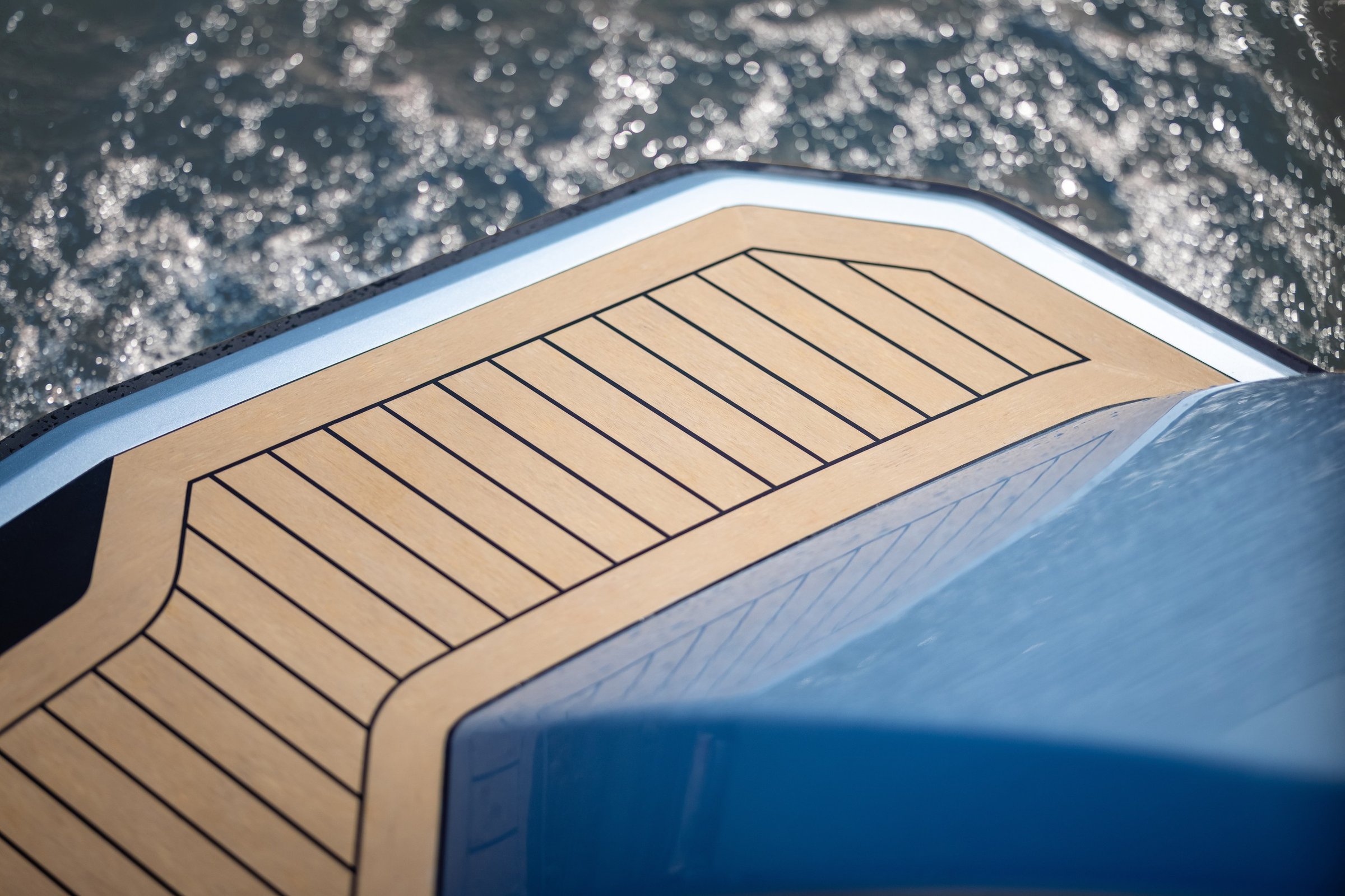 Wajer 38 S, houten voordek van boot