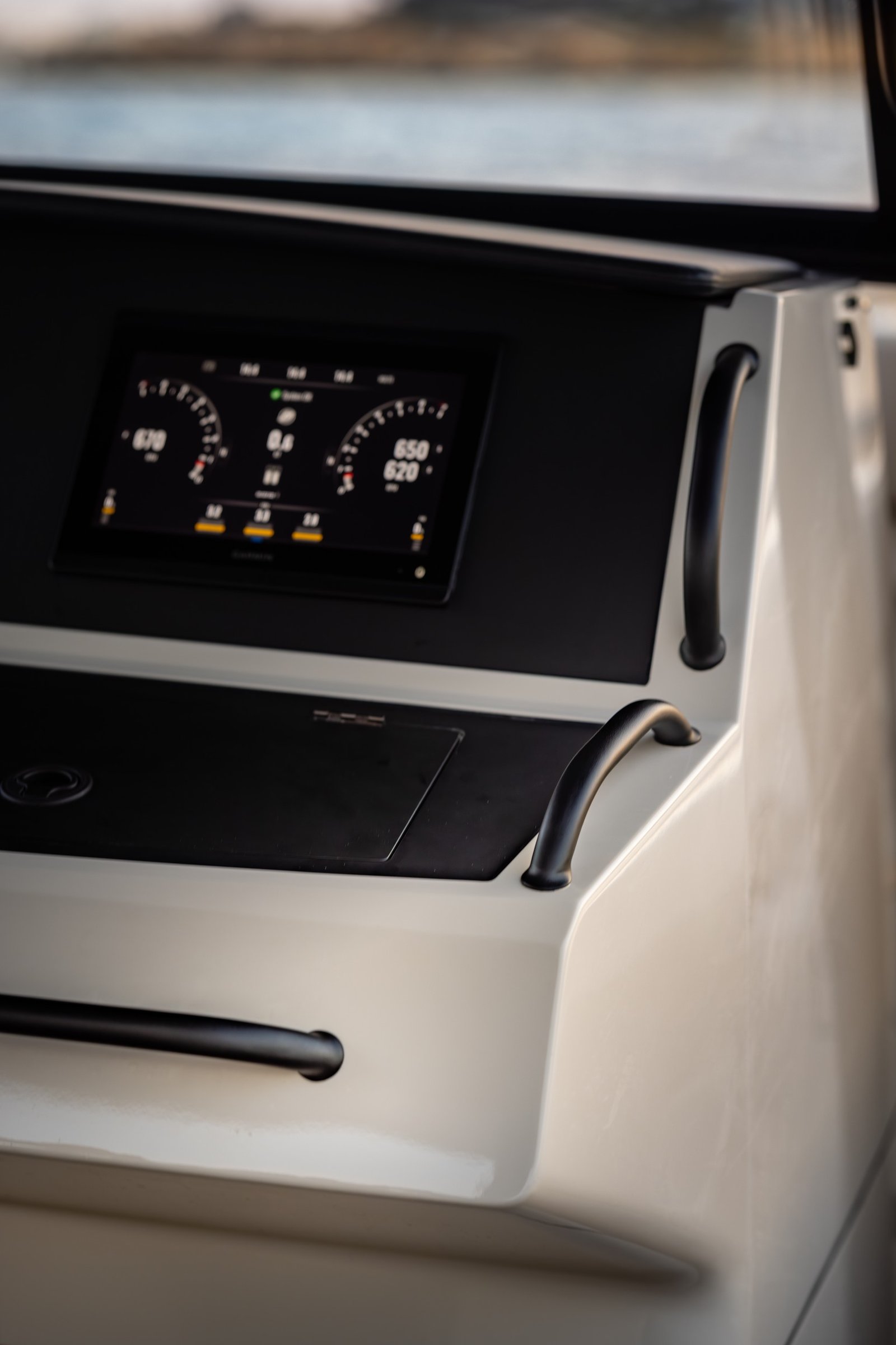 Wajer 38 S, stuurconsole met digitaal display