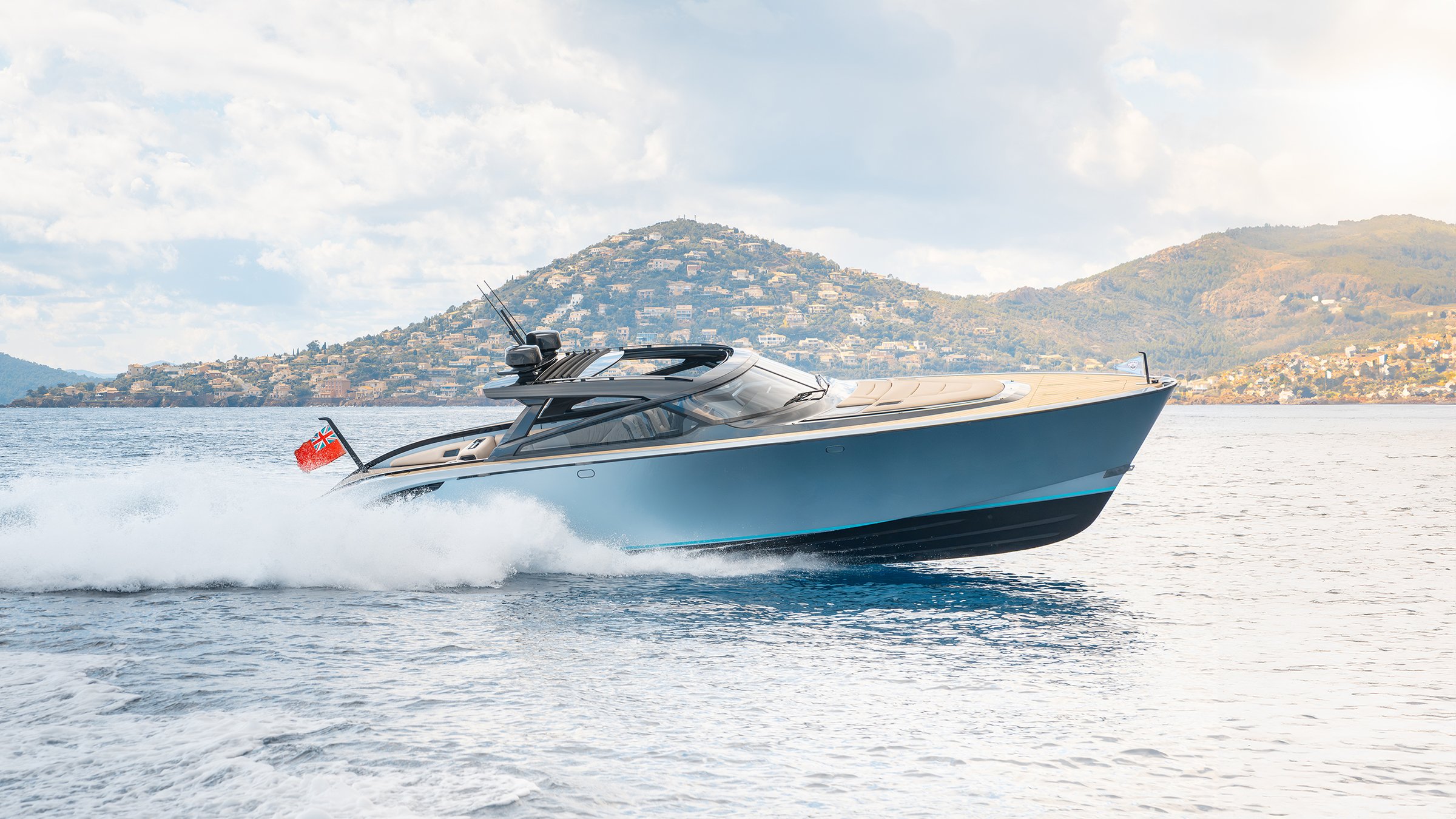 Wajer 44 HT, boot varend op zee