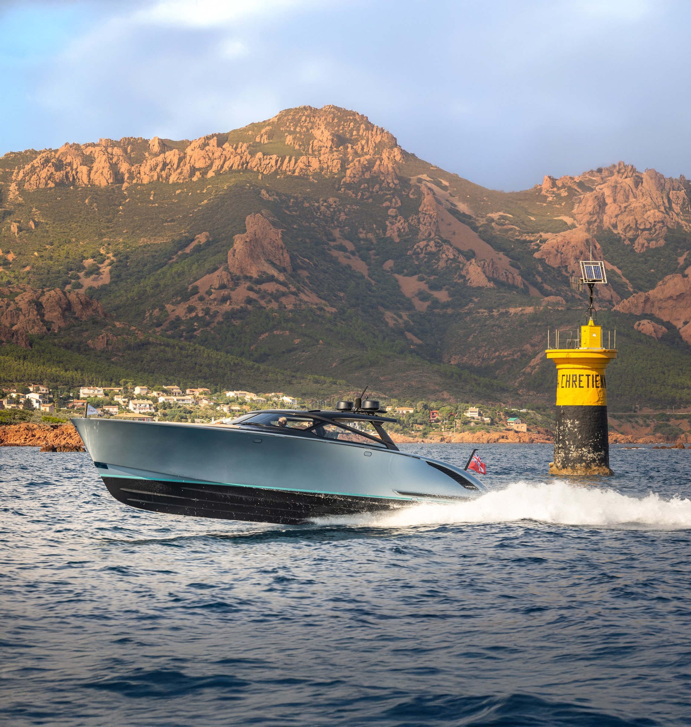 Wajer 44 HT, boot varend voor bergen