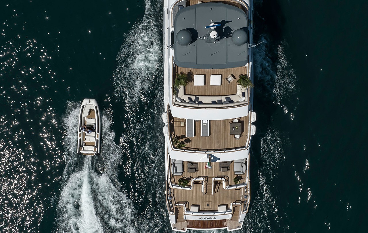 Williams Jet Tenders DieselJet 625, luchtfoto jacht met tender