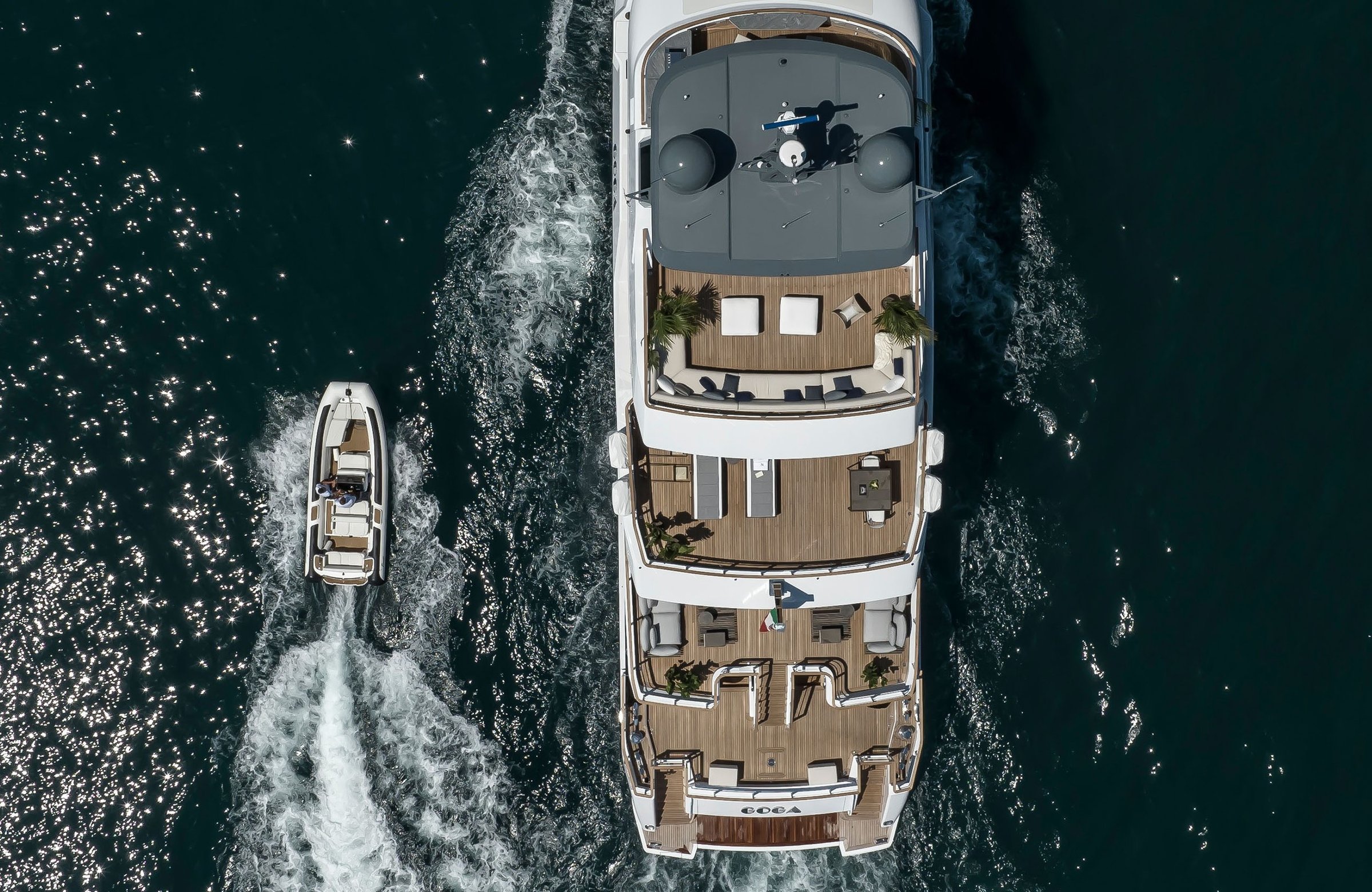 Williams Jet Tenders DieselJet 625, luchtfoto jacht met tender