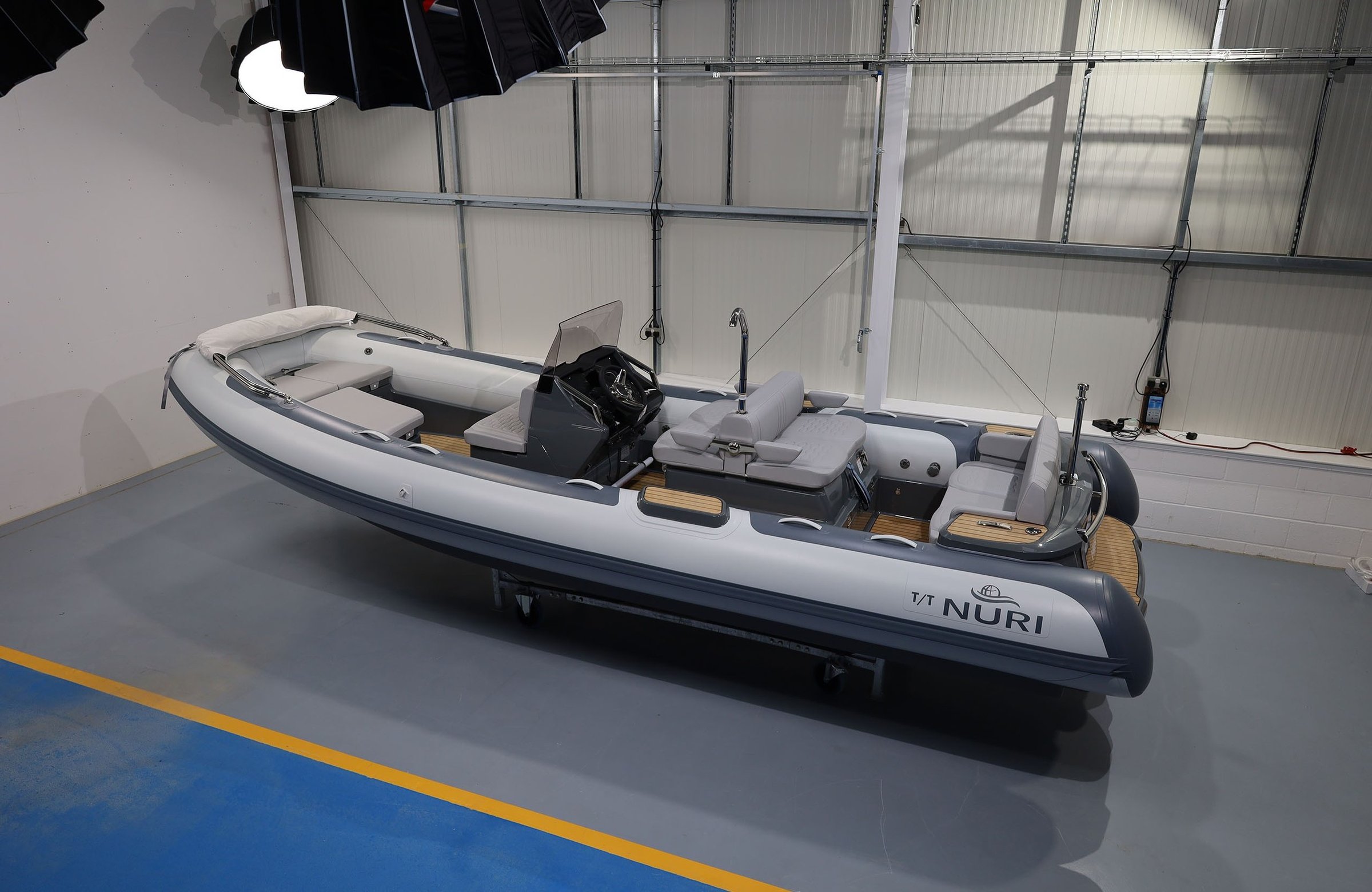 Williams Jet Tenders DieselJet 625, rubberboot in fotostudio