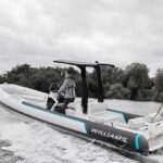 Williams Jet Tenders Electric EvoJet 70e, rib boot varend op water