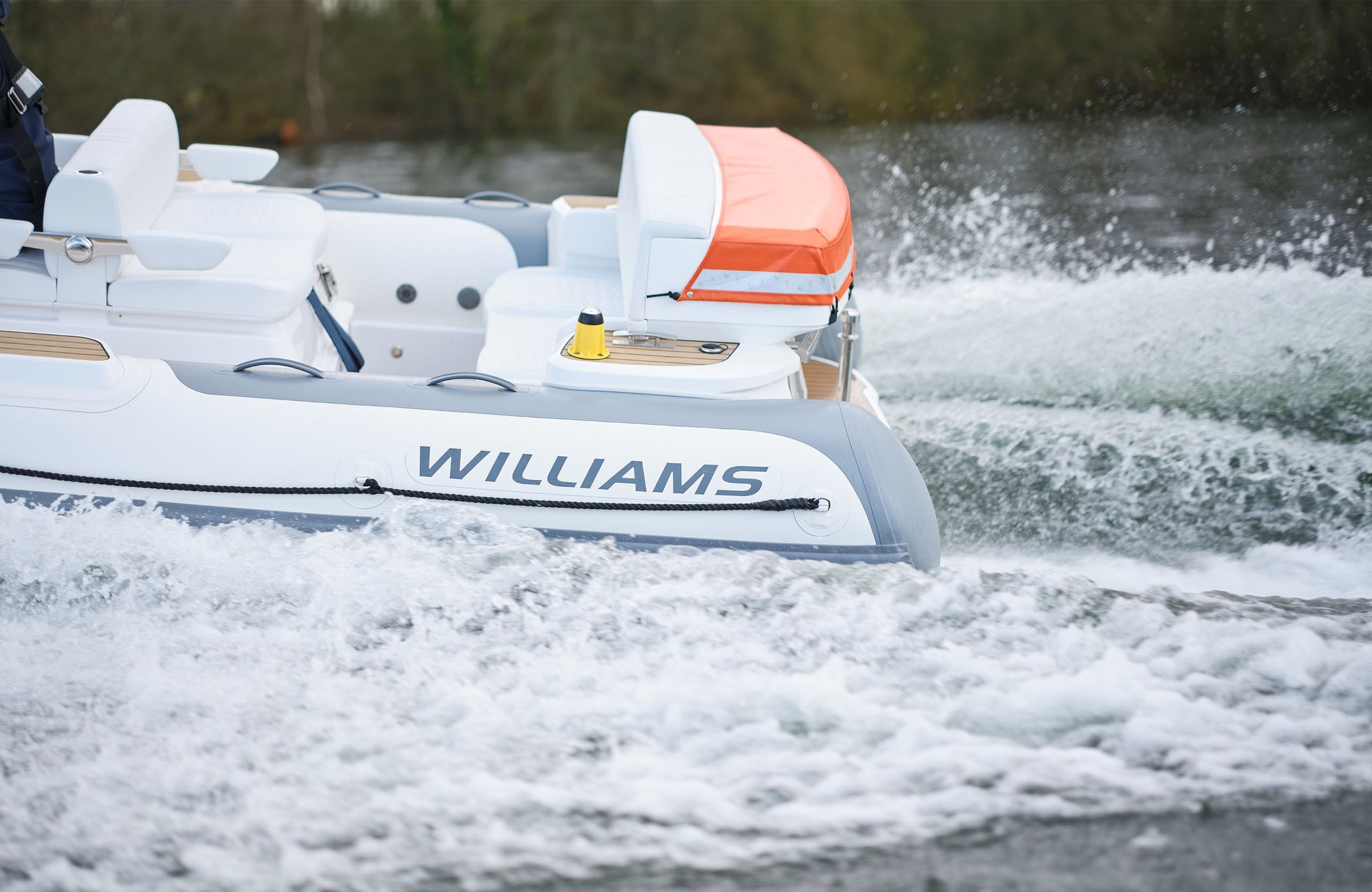 Williams Jet Tenders SOLAS 565, boot varend met schuim
