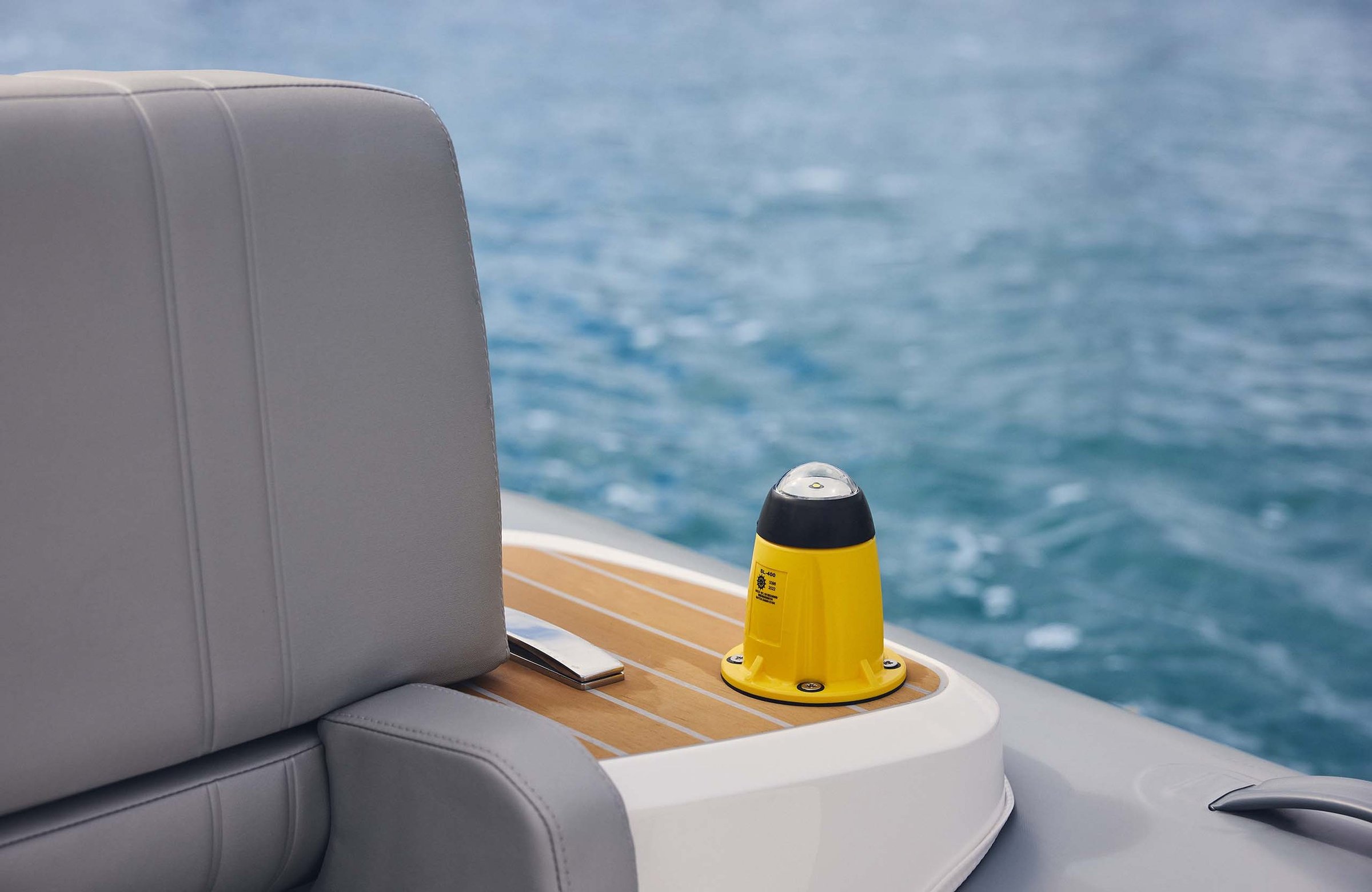 Williams Jet Tenders SOLAS 625, navigatielicht op boot dek