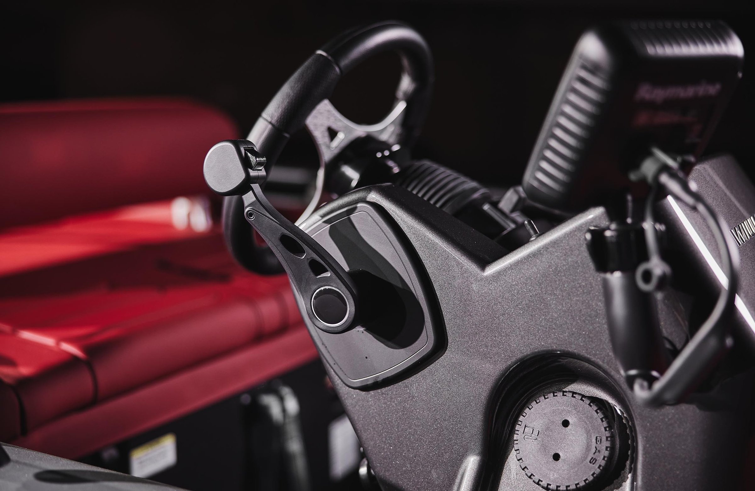 Williams Jet Tenders SportJet 435, stuurwiel en dashboard close-up
