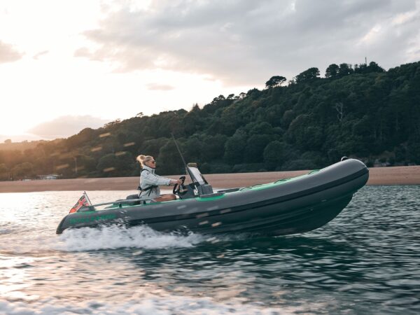 Williams Jet Tenders SportJet 520, rubberboot varend op water