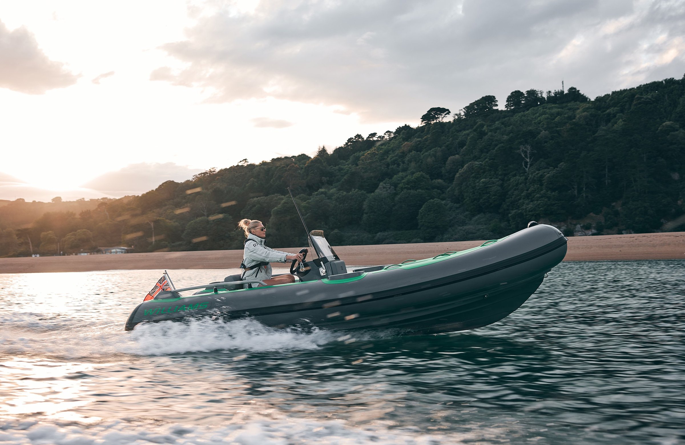 Williams Jet Tenders SportJet 520, rubberboot varend op water