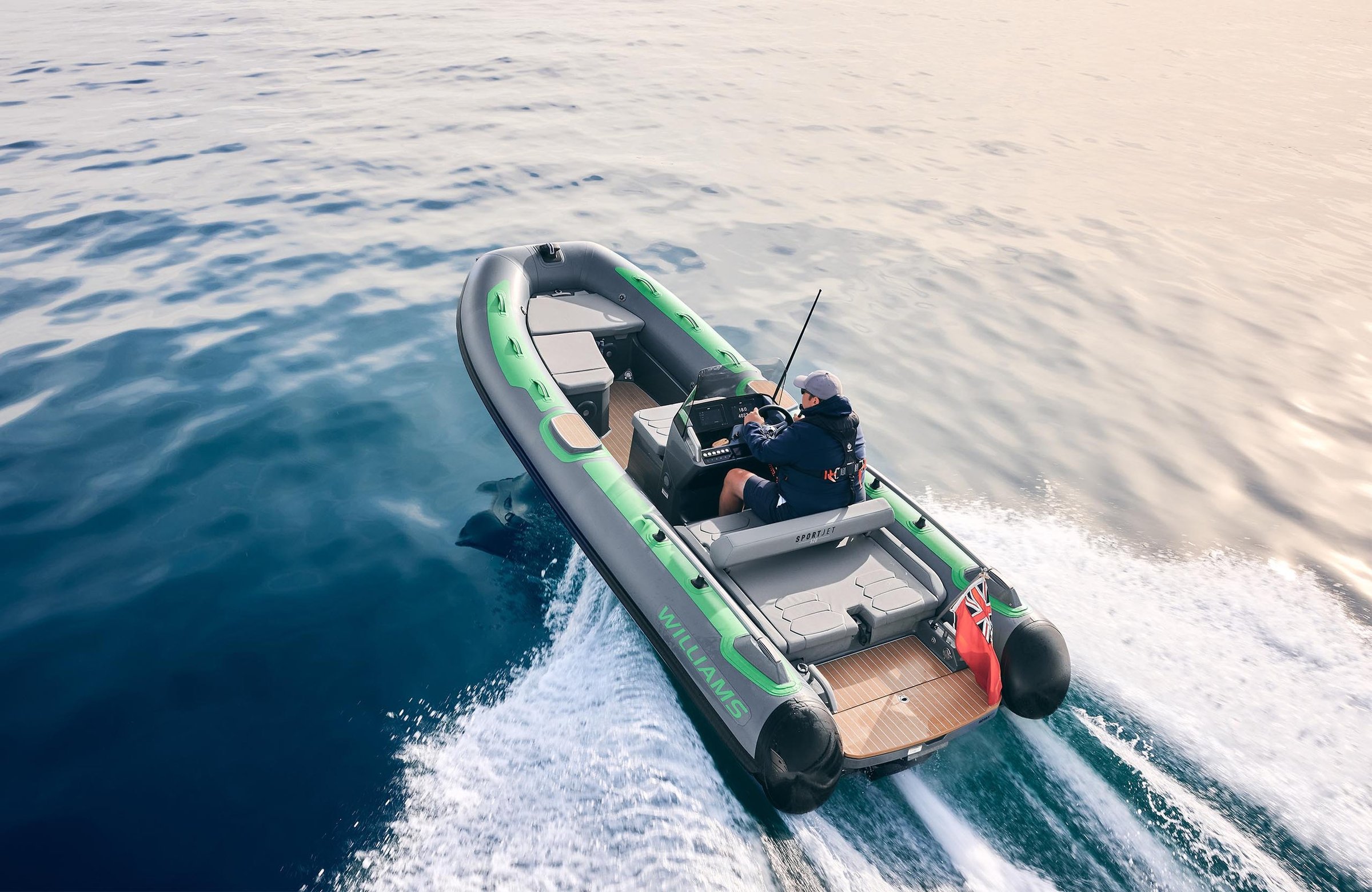 Williams Jet Tenders SportJet 520, rubberboot varend op zee