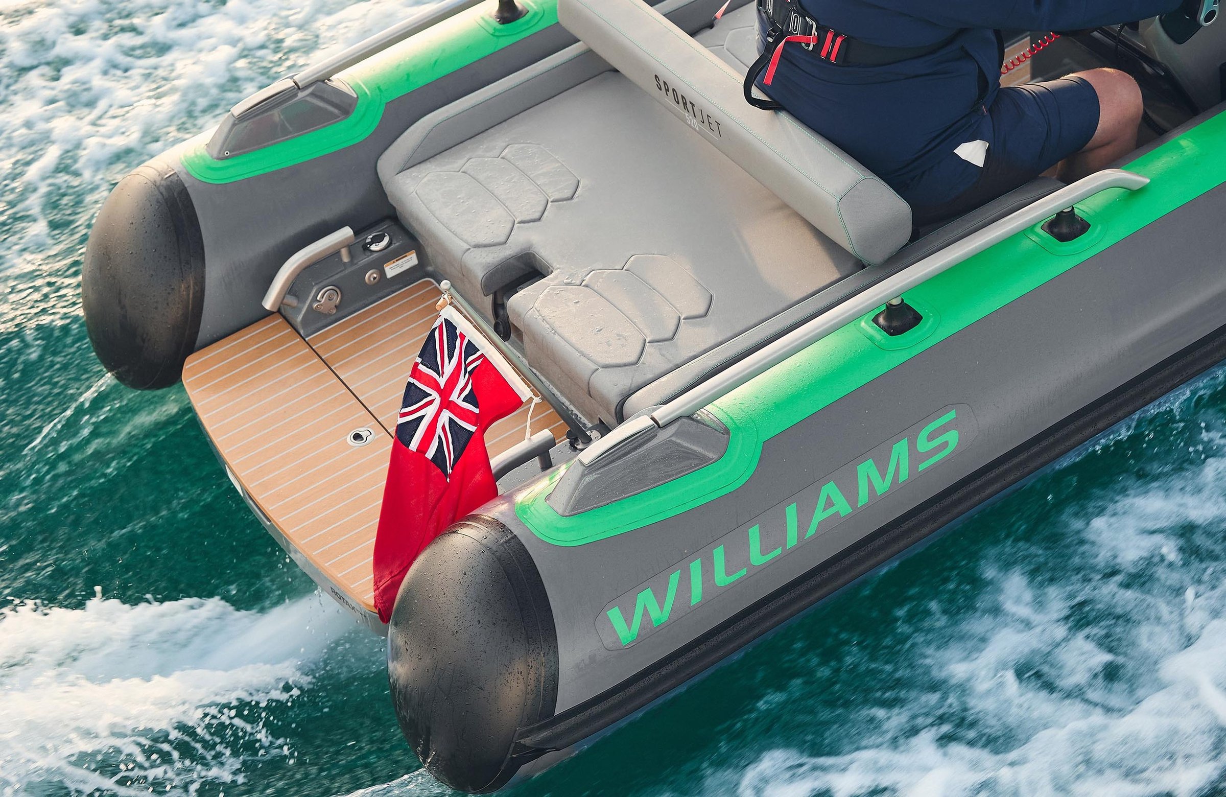 Williams Jet Tenders SportJet 520, rubberboot varend op zee