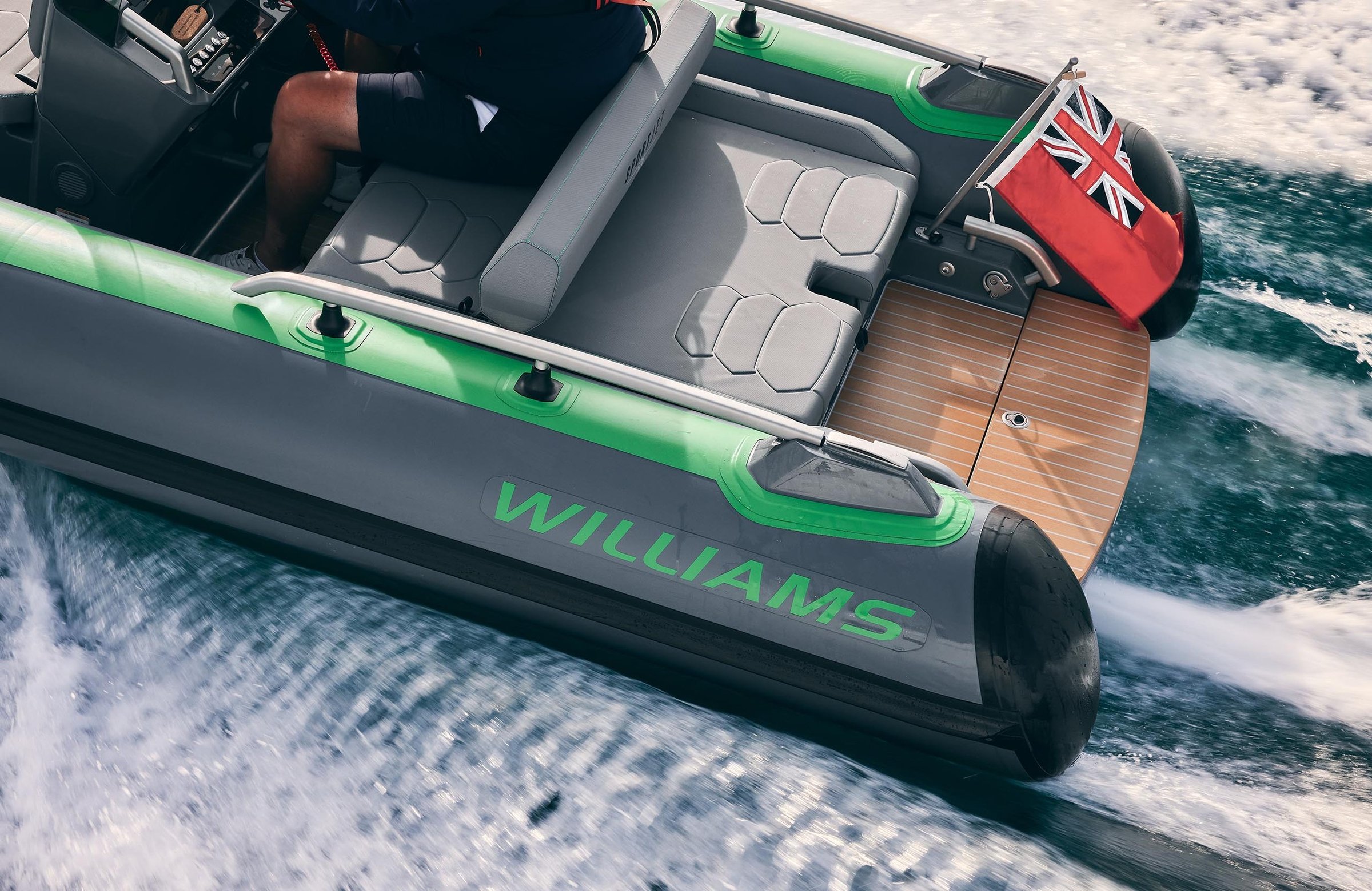 Williams Jet Tenders SportJet 520, rubberboot varend op zee