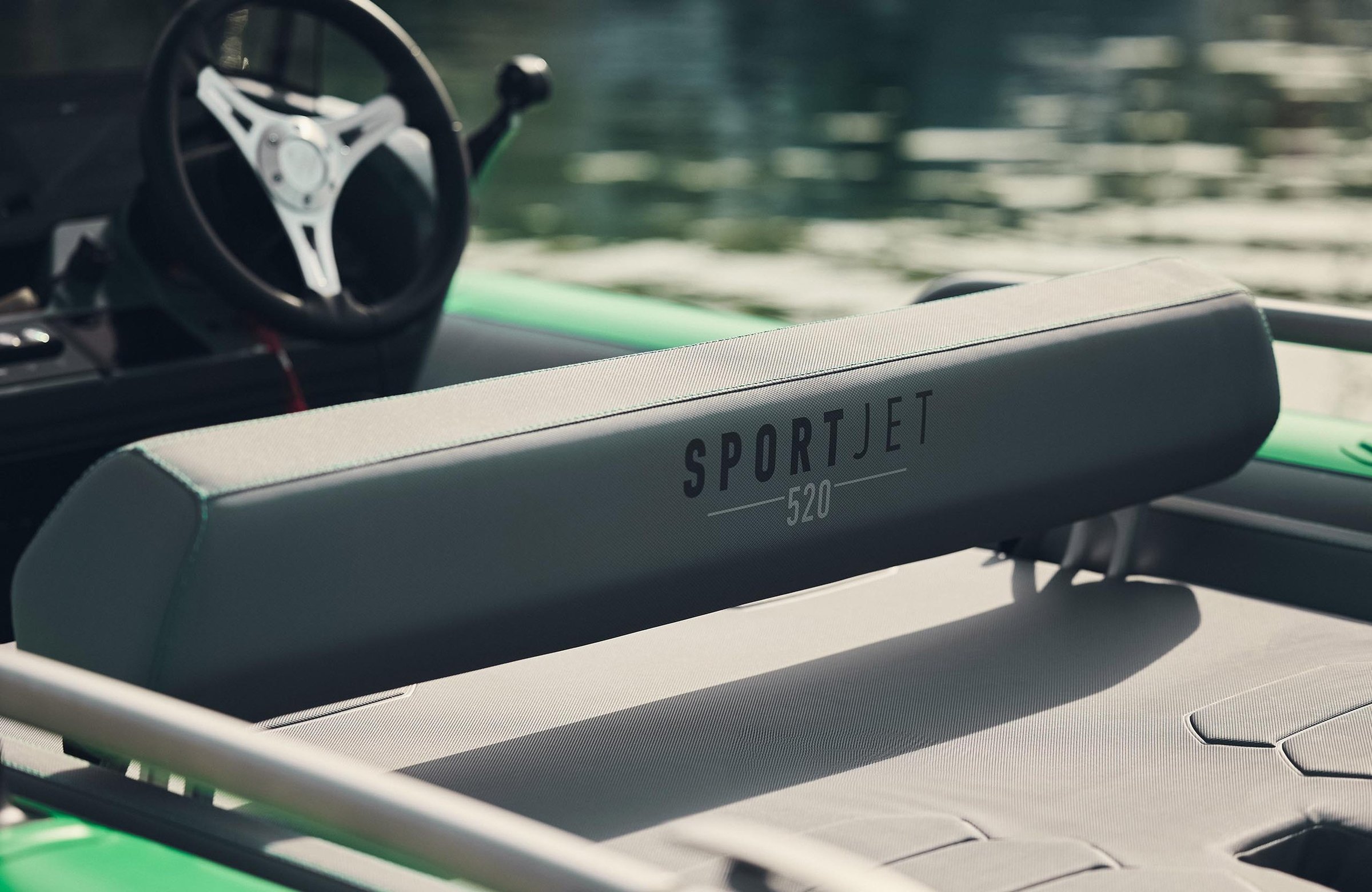 Williams Jet Tenders SportJet 520, stuurwiel en zitbank close-up
