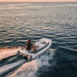 Williams Jet Tenders TurboJet 280MX, rubberboot varend op zee