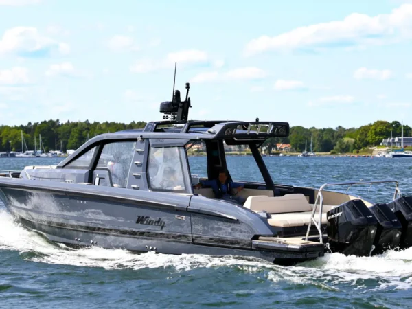 Windy SR40, boot varend op water