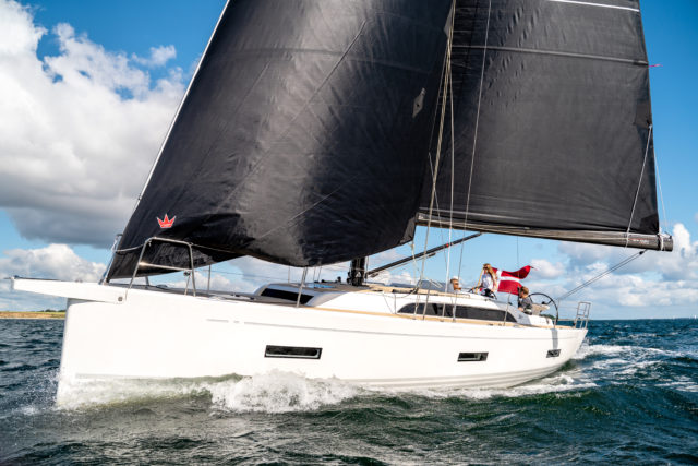 X-Yachts X4^0, zeilboot varend op zee