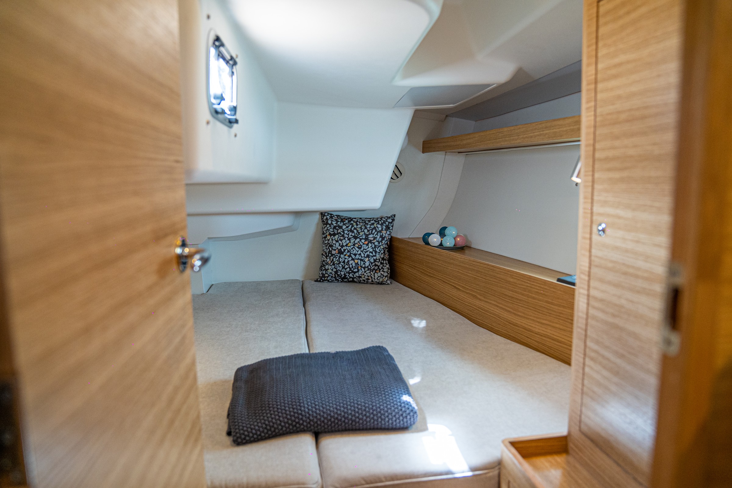 X-Yachts X4^0, slaapkajuit met bed en kussens