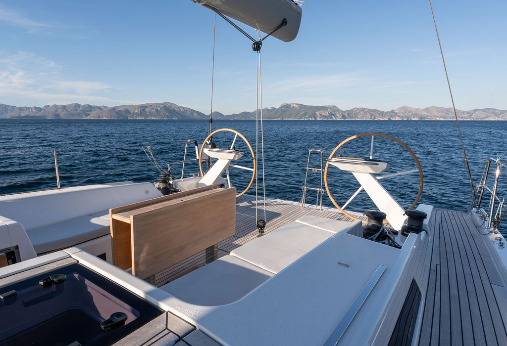 X-Yachts X4^9 MkII, cockpit met dubbele stuurwielen