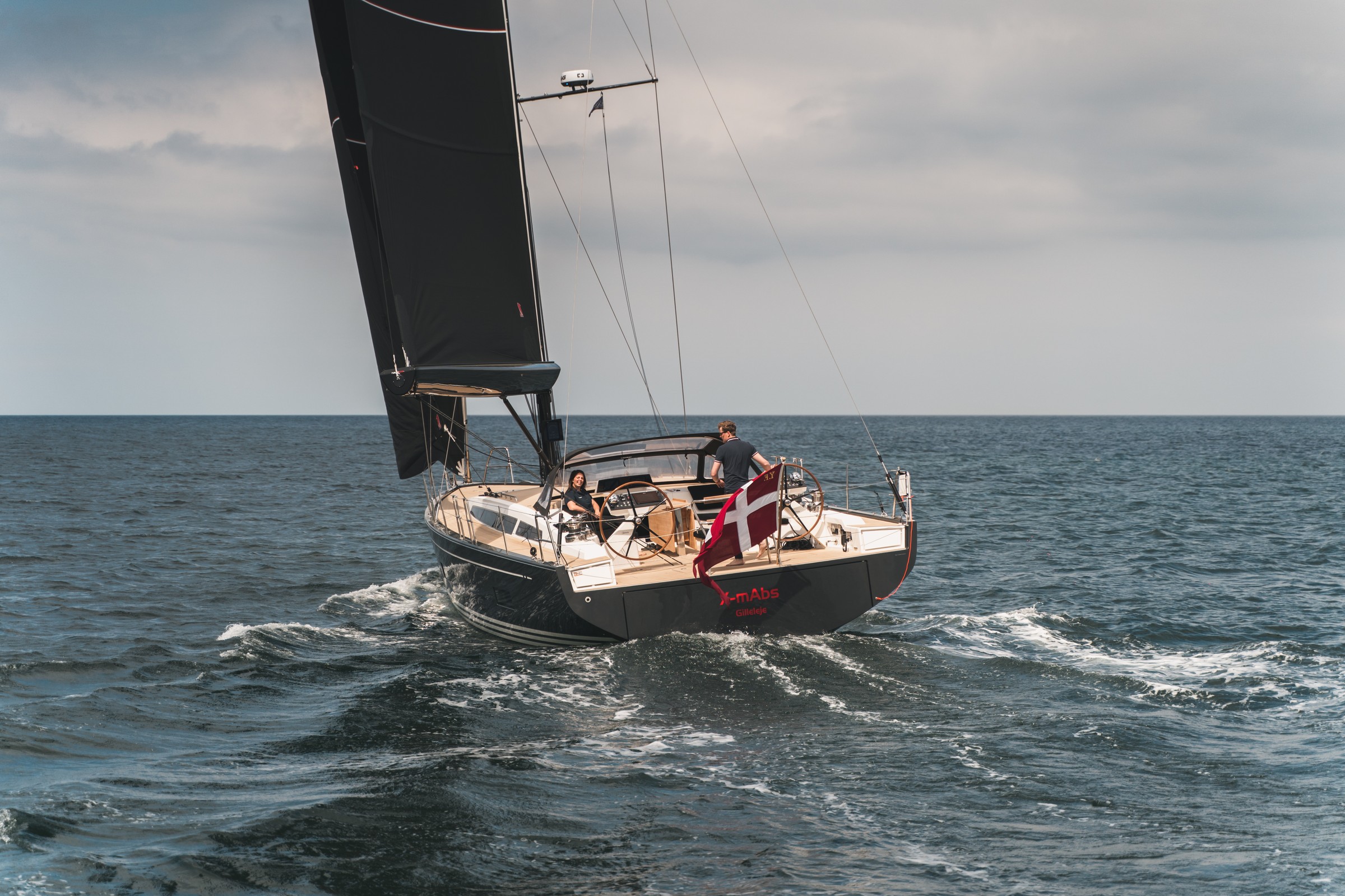 X-Yachts X5^6, zeilboot varend op zee