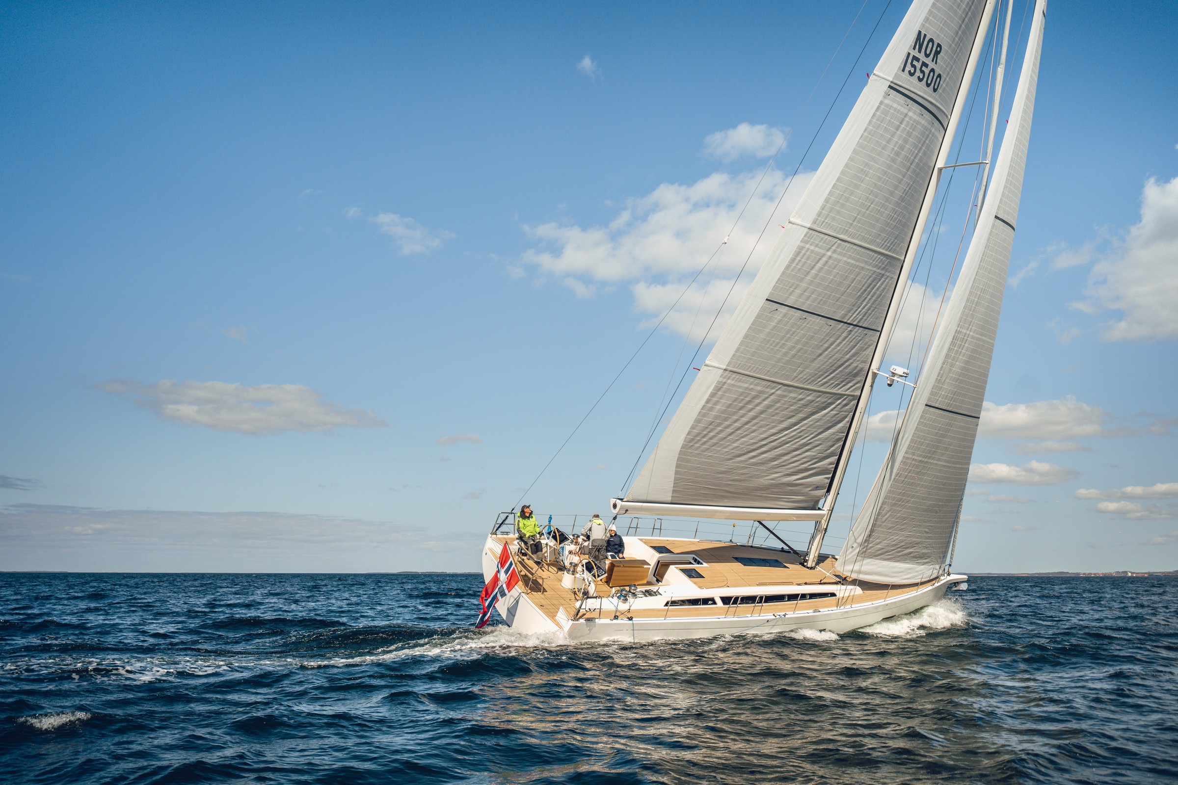 X-Yachts X5^6, zeilboot varend op zee