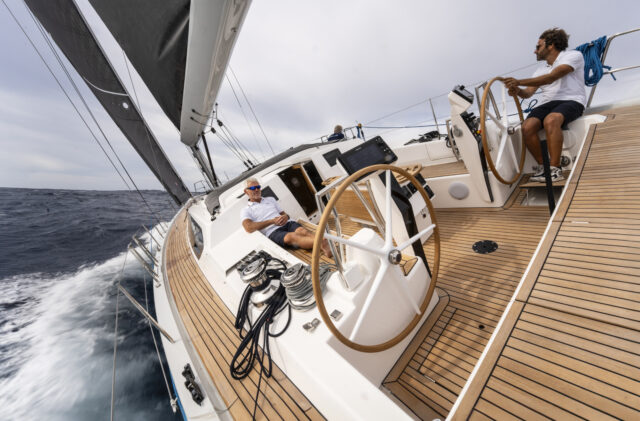 X-Yachts Xc 47, zeilboot met stuurwielen op dek