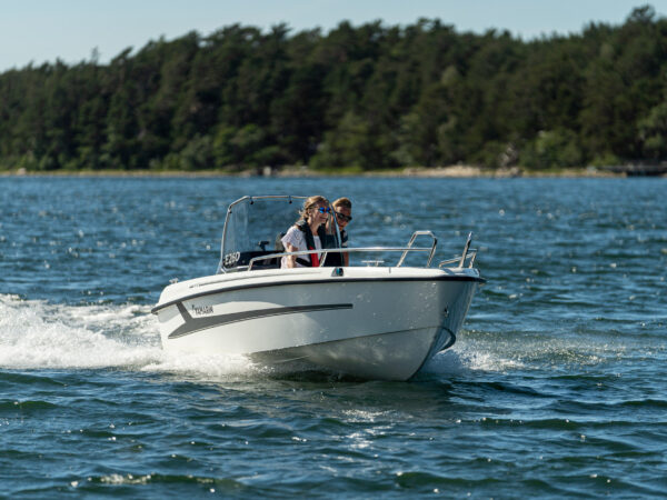 Yamarin 46 SC, boot varend op water