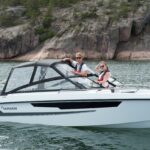 Yamarin 63 BR, boot met varende mensen