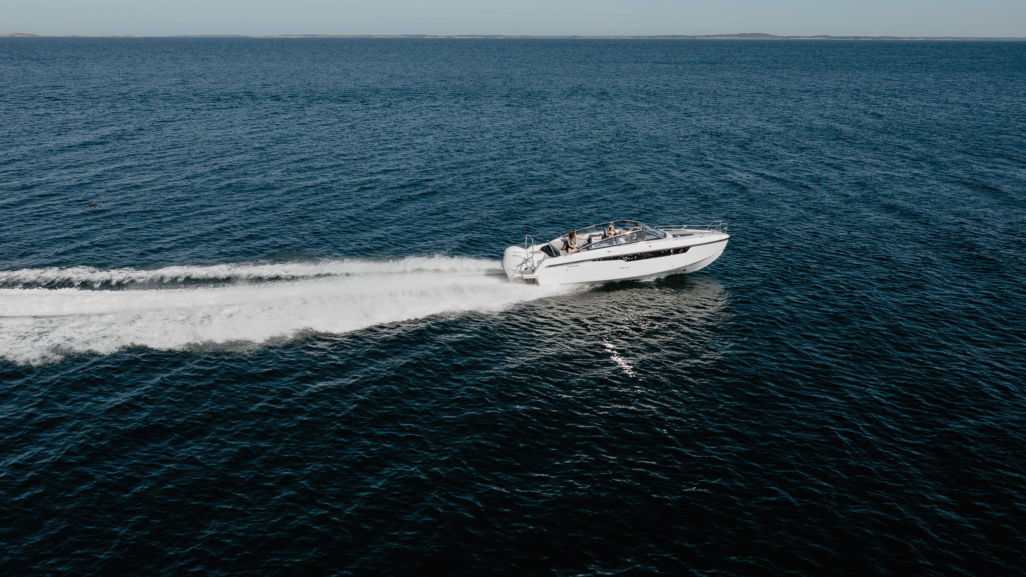 Yamarin 88 DC, speedboot varend op zee