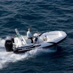 Zar Formenti Zar 47, boot varend op zee