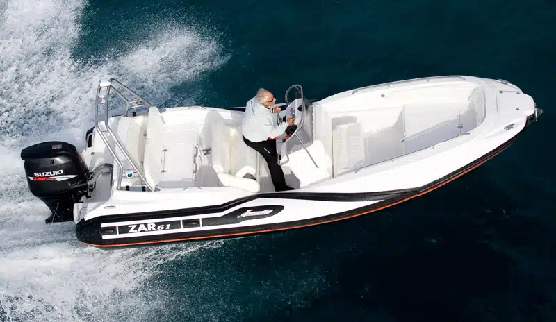 Zar Formenti Zar 61 Suite Plus, boot varend op zee