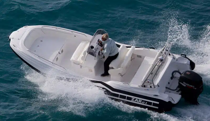 Zar Formenti Zar 61 Suite Plus, boot varend op zee