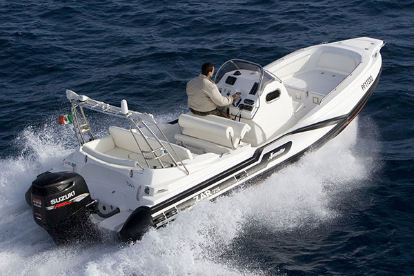 Zar Formenti Zar 75 Plus / Suite Plus, boot varend op zee