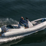 Zar Formenti Zar 79 SL, boot varend op zee